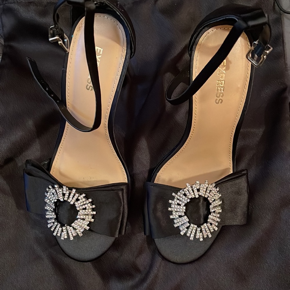 Express Shoes - Picture 4 of 4